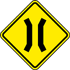 A-22 — Ponte estreita - Adverte ao condutor do veículo da existência, adiante, de ponte ou viaduto com largura inferior a da via.