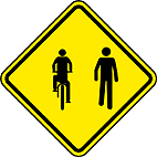 Trânsito compartilhado por ciclistas e pedestres Adverte ao ciclista e ao pedestre da existência, adiante, de trecho de via com trânsito compartilhado na mesma pista, acostamento, canteiro central ou calçada.